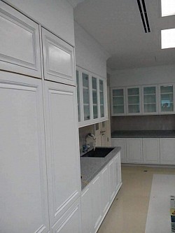 ตู้กระจก ห้องครัว (พระราชวังไกลกังวล)